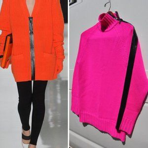 $1.7K MICHAEL KORS COLLECTION Cashmere Turtleneck